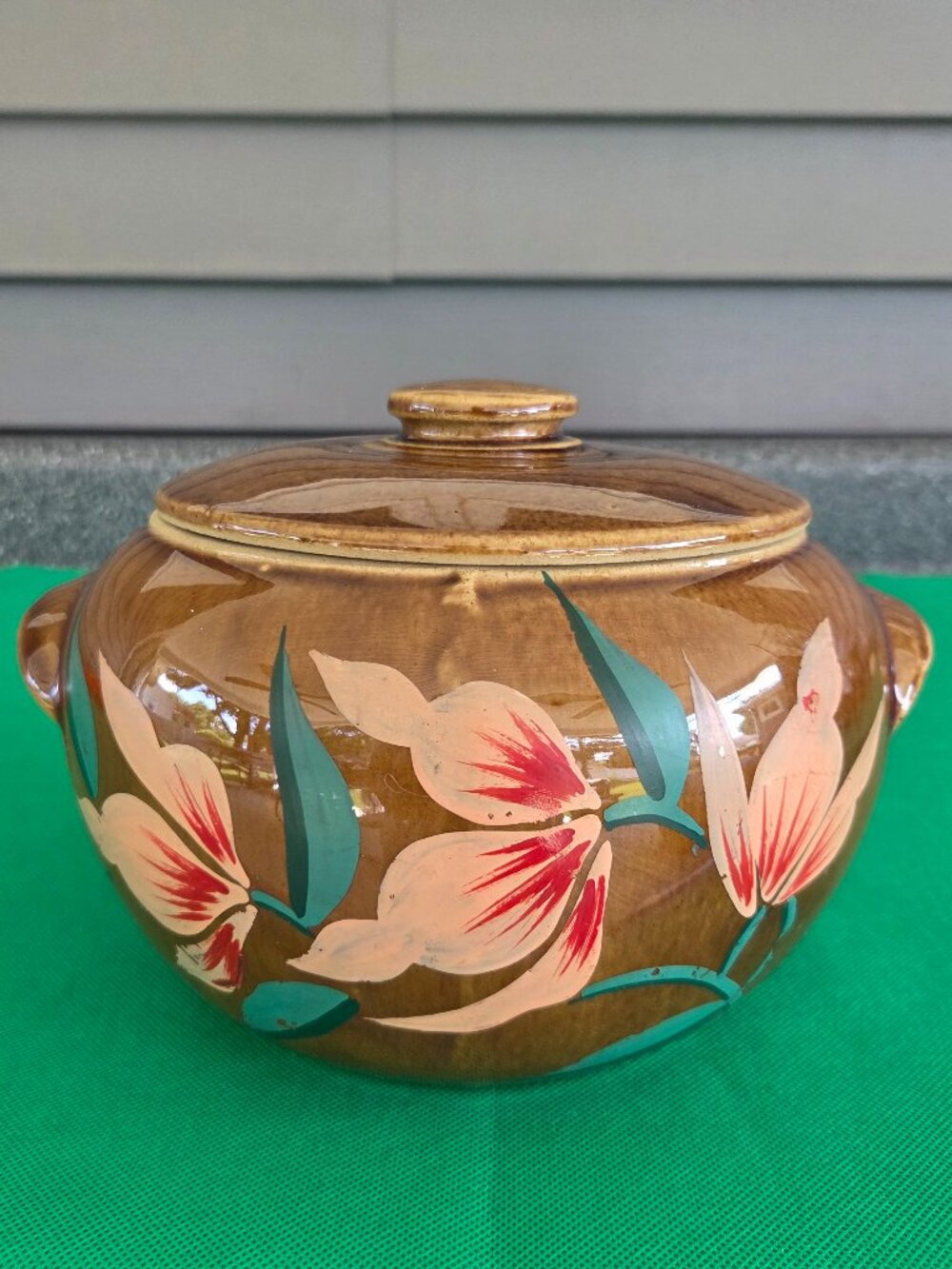 USA Pottery Brown Bean Pot with Lid Hand Painted 6 Inches Tall No Chips/Cracks